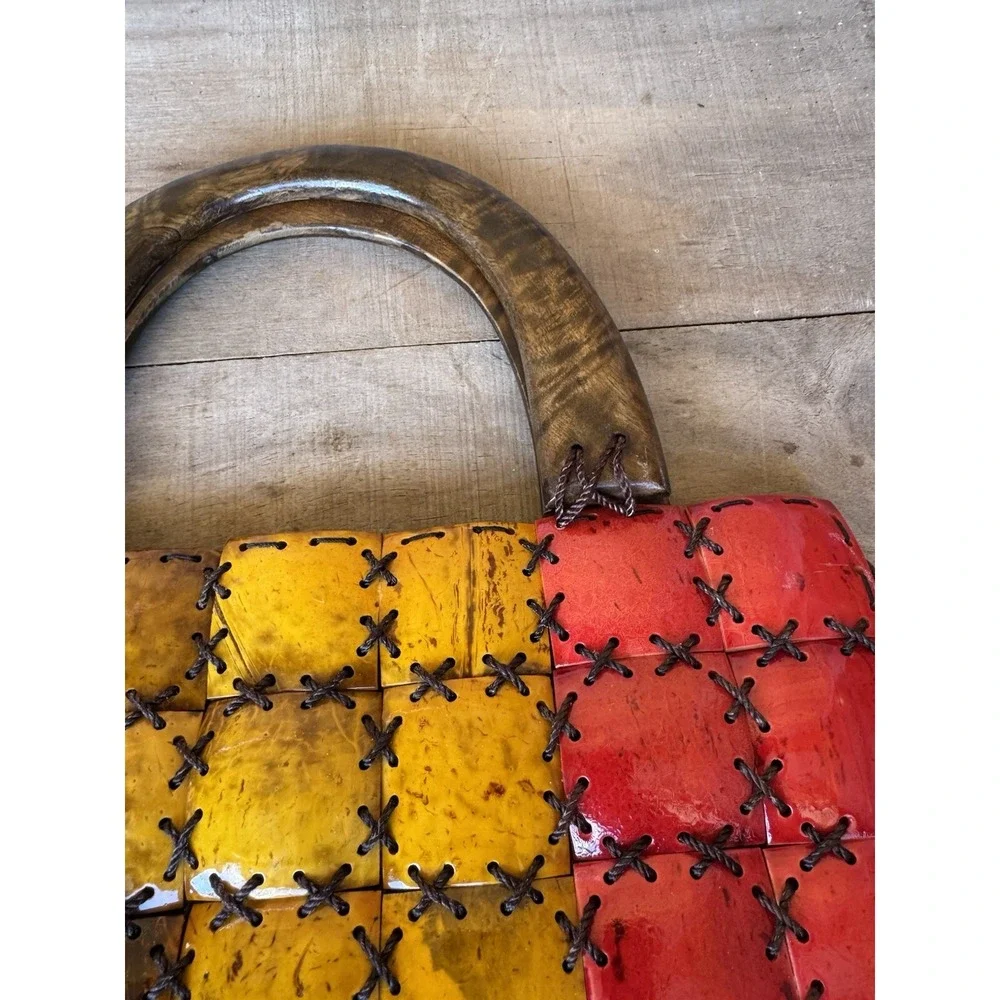 Handmade Coconut Shell Shiny Paint lacquer finish Handbag Purse w/wooden‎ handle - Picture 7 of 16